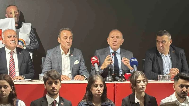 Cumhuriyet Halk Partisi İstanbul İl Başkanlığı'nda 16. Rozet Takma Töreni düzenlendi.
