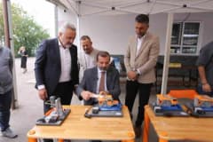 Gürsu Belediyesi tarafından Osmangazi Gündoğdu İlk ve Ortaokulu'nda kurulan STEAM atölyelerinde çocuklar bilim ve teknol