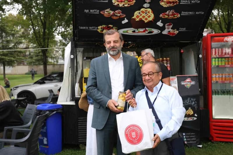 Merinos Park'ta gerçekleşen festivalde, Gürsu Belediyesi de lezzet dolu bir stant ile yerini aldı.