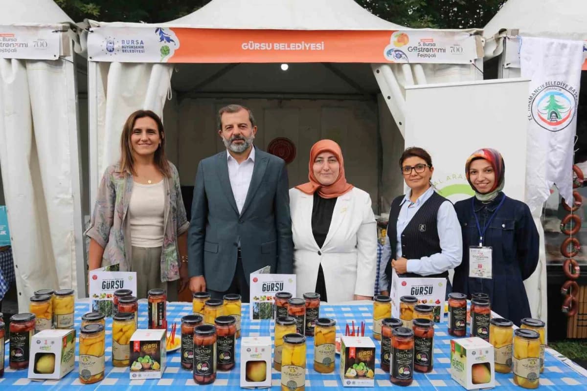 Bursa Gastronomi Festivali’nde Gürsu Ovası’nın coğrafi tescilli ürünleri ve organik turşuların sergilendiği stant