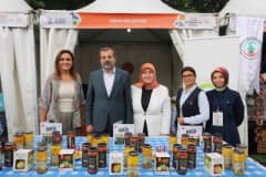 Bursa Gastronomi Festivali’nde Gürsu Ovası’nın coğrafi tescilli ürünleri ve organik turşuların sergilendiği stant