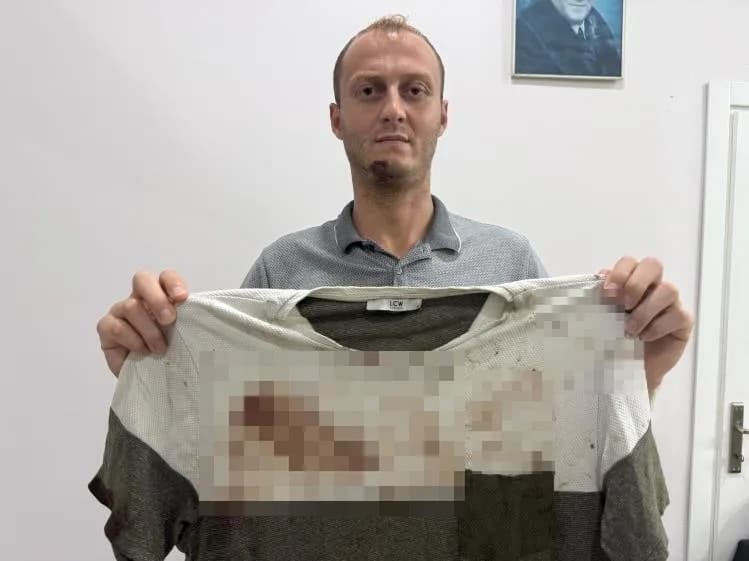 Antalya Serik'te gürültü tartışması sonrası sopalı kavga anı güvenlik kamerasında