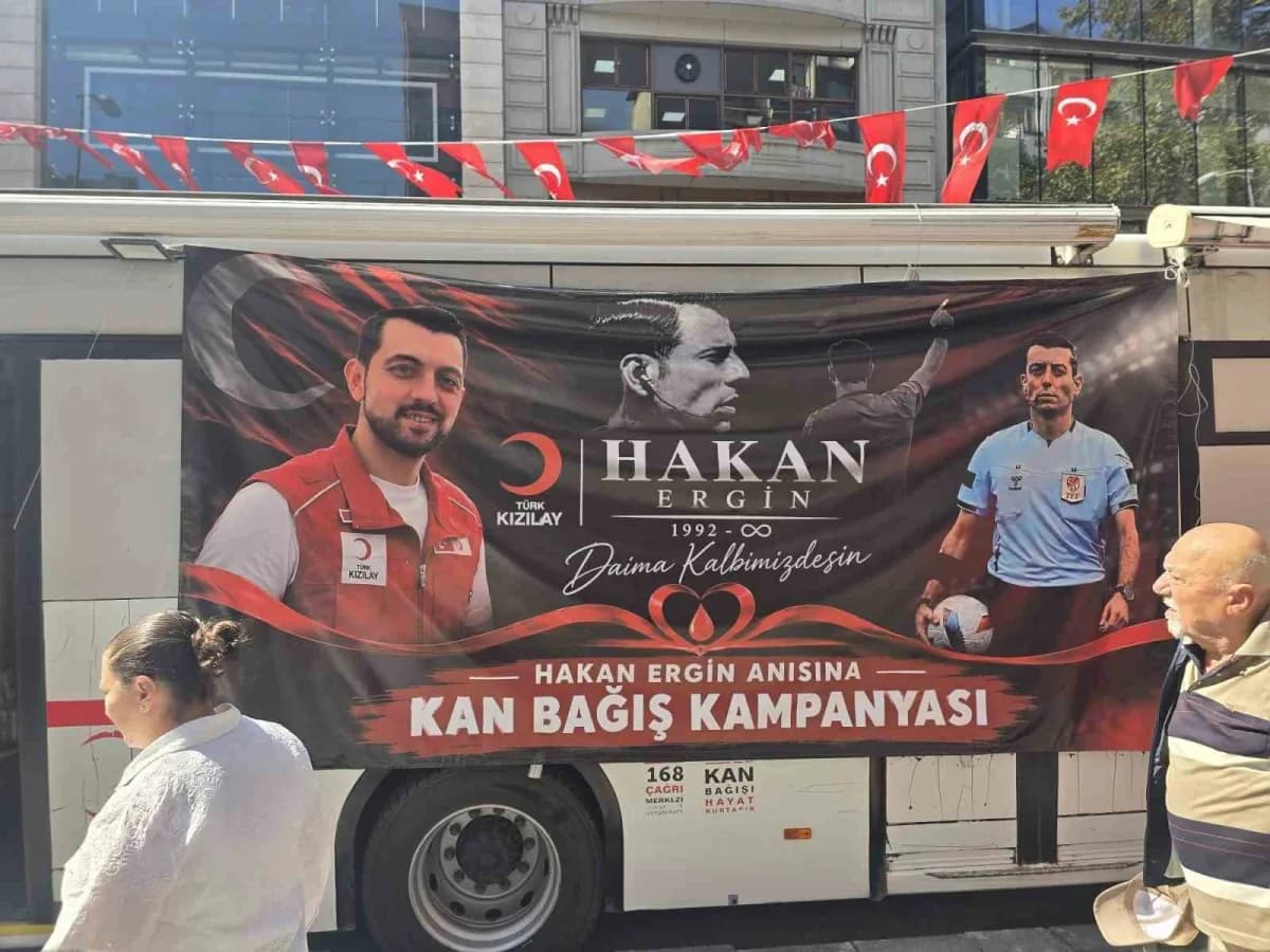 Zonguldak'ta futbol hakemi Hakan Ergin anısına düzenlenen kan bağışı kampanyasından görüntü