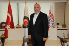 HAK-İŞ Genel Başkanı Mahmut Arslan 21 Eylül Dünya Barış Günü mesajı açıklaması yaparken