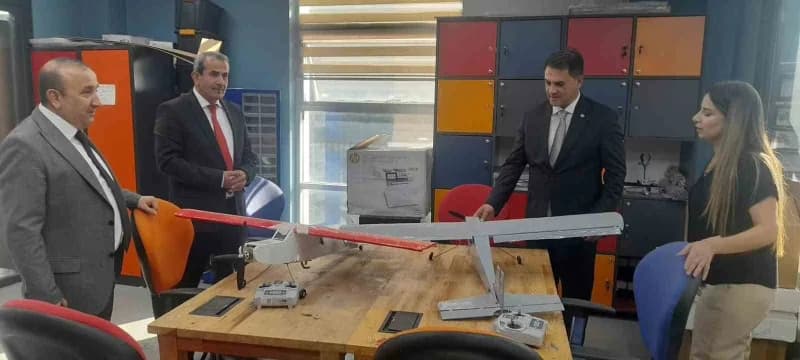 Hakkari ve Yüksekova’da DENEYAP Teknoloji Atölyeleri Uygulama Sınavı’na katılan gençler sınav heyecanı yaşıyor