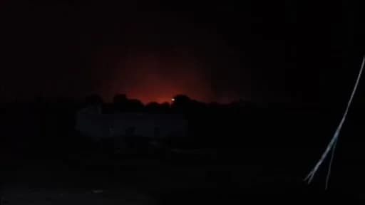 Halep kırsalında El-Eis kasabasında Suriye Savunma Bakanlığı mühimmat deposunda patlama sonrası dumanlar