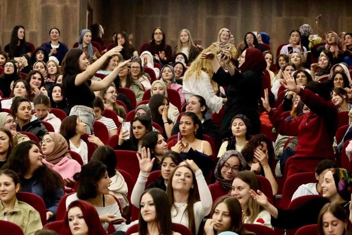 Halime Hatun Kız Öğrenci Yurdu’nda yeni öğrencilere müzikli karşılama