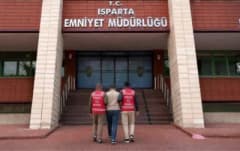 Isparta'da polis ekipleri tarafından yakalanan kesinleşmiş hapis cezası bulunan şahıs