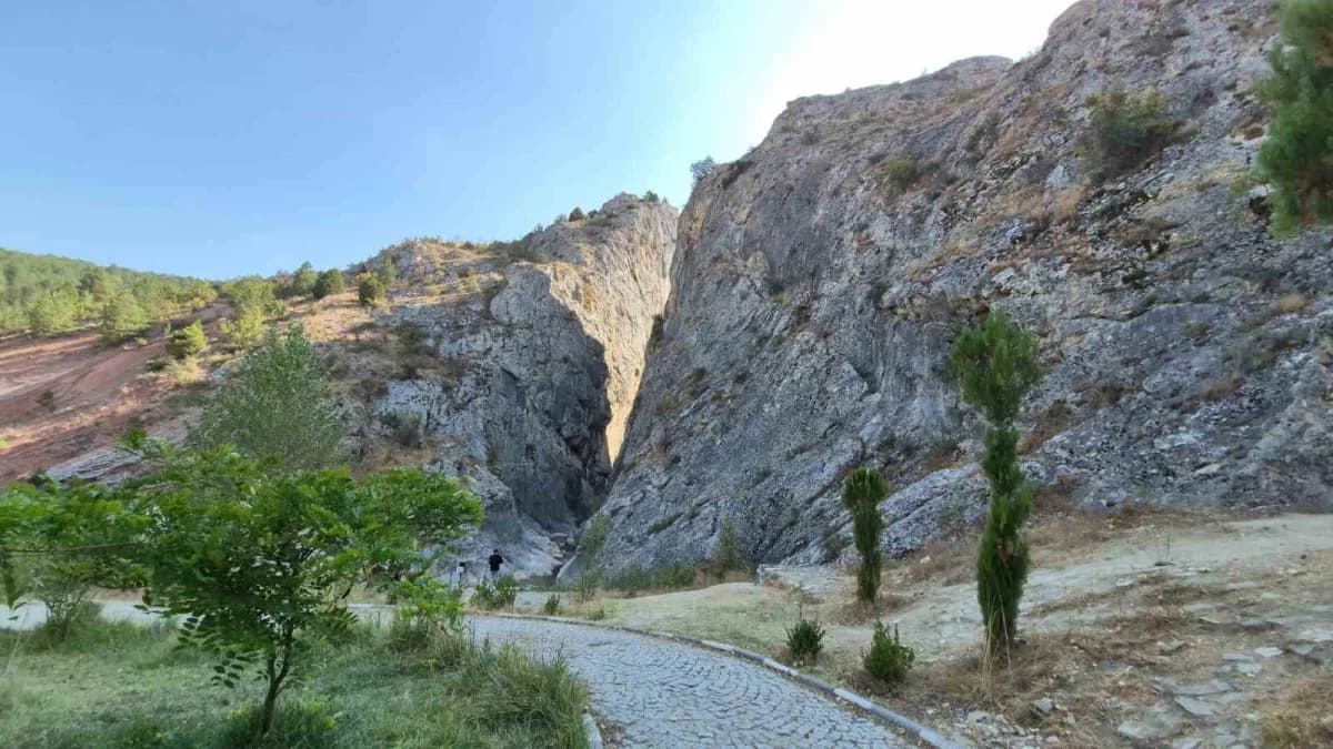 Bilecik'in Yenipazar ilçesi sınırlarında yer alan Harmankaya Kanyonu Tabiat Parkı, sıfır ışık kirliliği ve tescilli kara