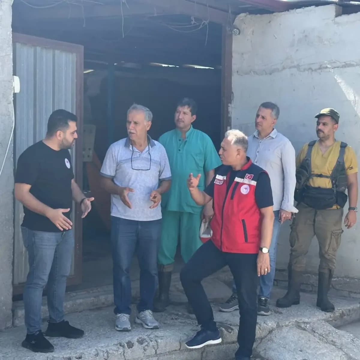Altınözü ilçesindeki hayvancılık işletmesine gerçekleştirilen ziyaretten görüntü.