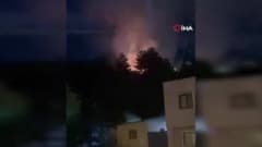 Hatay Arsuz ilçesinde havai fişeğin düştüğü ormanlık alanda çıkan yangın ve müdahale ekipleri