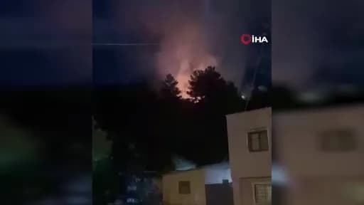 Hatay Arsuz ilçesinde havai fişeğin düştüğü ormanlık alanda çıkan yangın ve müdahale ekipleri