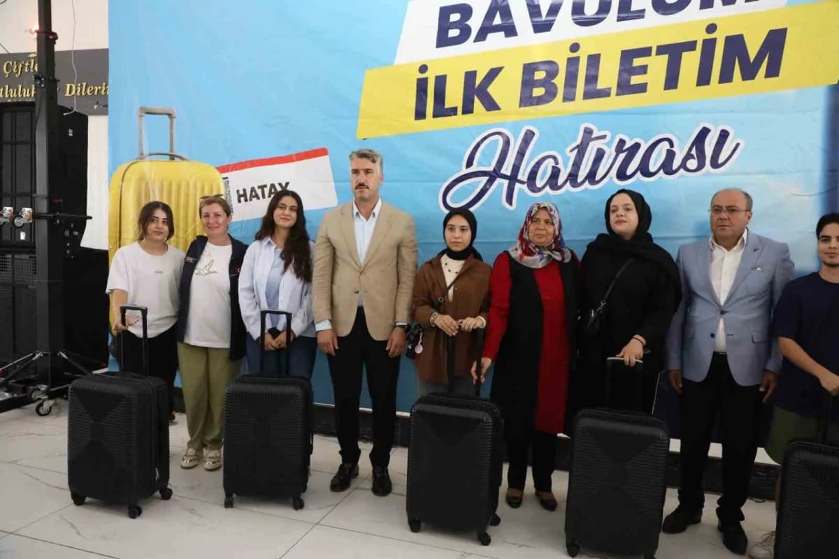Hatay Büyükşehir Belediyesi tarafından üniversite öğrencilerine yönelik gerçekleştirilen bavul dağıtımından görüntüler.