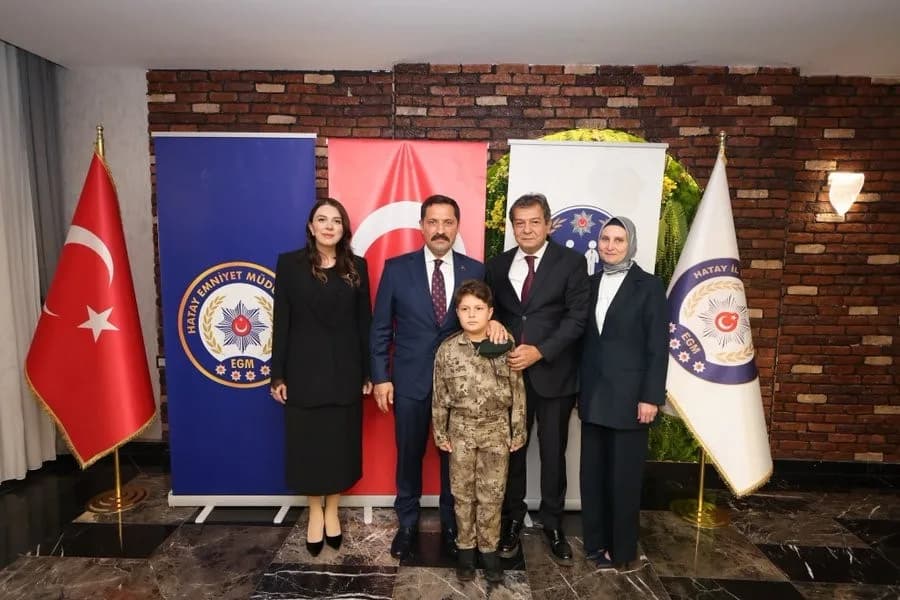 Hatay Valisi Mustafa Masatlı ve eşi Esra Masatlı, Rüştü Yılmaz onuruna düzenlenen veda yemeğine katıldı.
