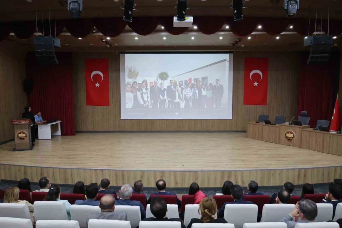 Hatay Valiliği himayesinde yürütülen Sosyal projeler ile Sosyal destek çalışmalarının değerlendirildiği toplantı; Vali M