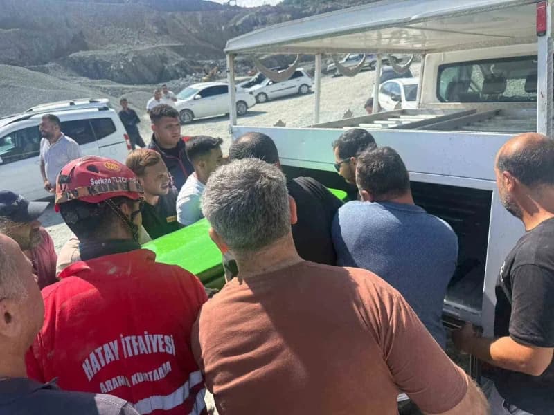 İşçinin cansız bedeni olay yerindeki ilk müdahalenin ardından cenaze aracıyla morga kaldırıldı.