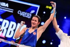 Hatice Akbaş, Avrupa Boks Şampiyonası'nda altın madalya kazanırken