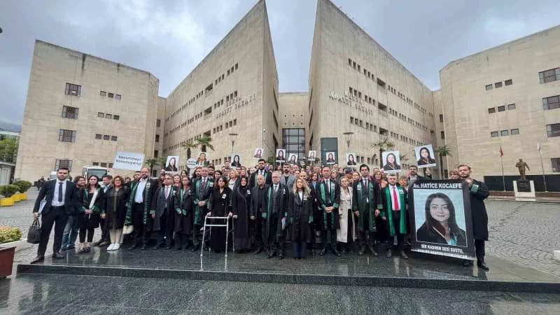 Duruşmaya, Türkiye Barolar Birliği Başkanı Erinç Sağkan ve TBB yöneticilerinin yanı sıra çok sayıda baronun temsilcileri