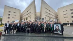 Bursa adliye önünde avukatlar Hatice Kocaefe davası için açıklama yapıyor