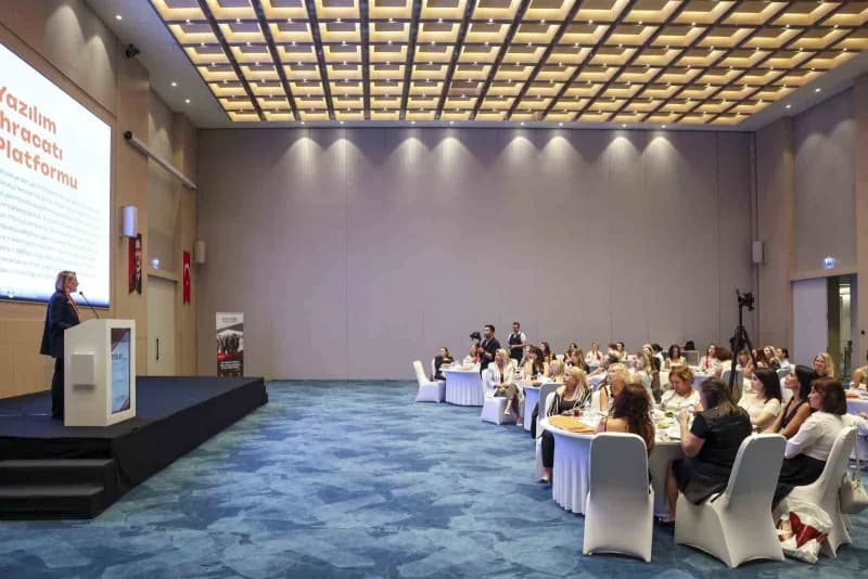 Antalya Ticaret ve Sanayi Odası (ATSO) Başkan Adayı Hatice Öz, seçim çalışmaları kapsamında farklı sektörlerde faaliyet