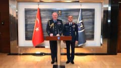 Hava Kuvvetleri Komutanı Orgeneral Rafet Dalkıran ve İngiltere Hava Kuvvetleri Komutanı Orgeneral Sir Harv Smyth Ankara'