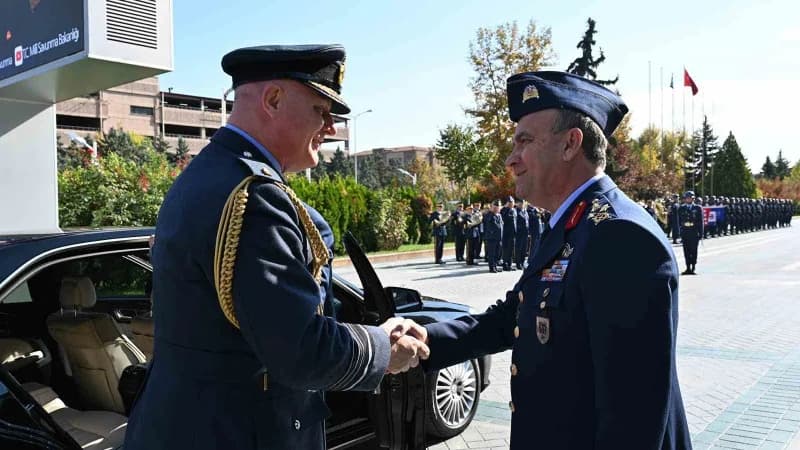 Hava Kuvvetleri Komutanı Orgeneral Rafet Dalkıran, Birleşik Krallık Hava Kuvvetleri Komutanı Orgeneral Sir Harv Smyth il