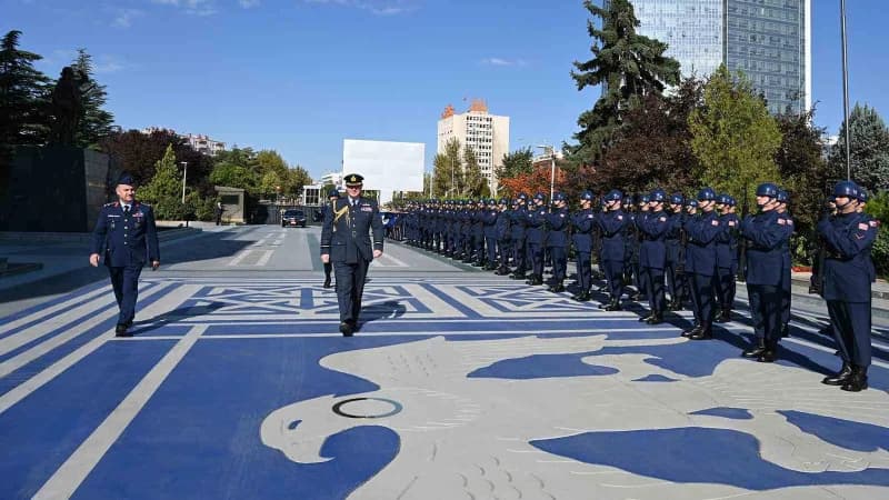 Hava Kuvvetleri Komutanı Orgeneral Rafet Dalkıran, Birleşik Krallık Hava Kuvvetleri Komutanı Orgeneral Sir Harv Smyth il