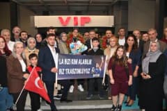 Avrupa Şampiyonu boksör Havvanur Kethüda Trabzon havalimanında coşkuyla karşılanıyor