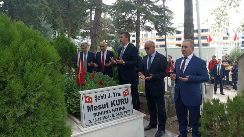 Kabirde dua edildi