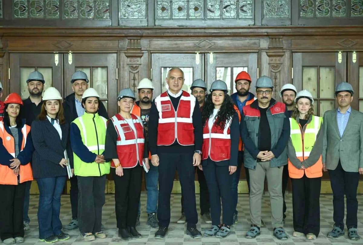 Haydarpaşa Gar Sahası restorasyon çalışmalarında tarihi yapının dış cephesi ve çevresinde yapılan güçlendirme uygulamala
