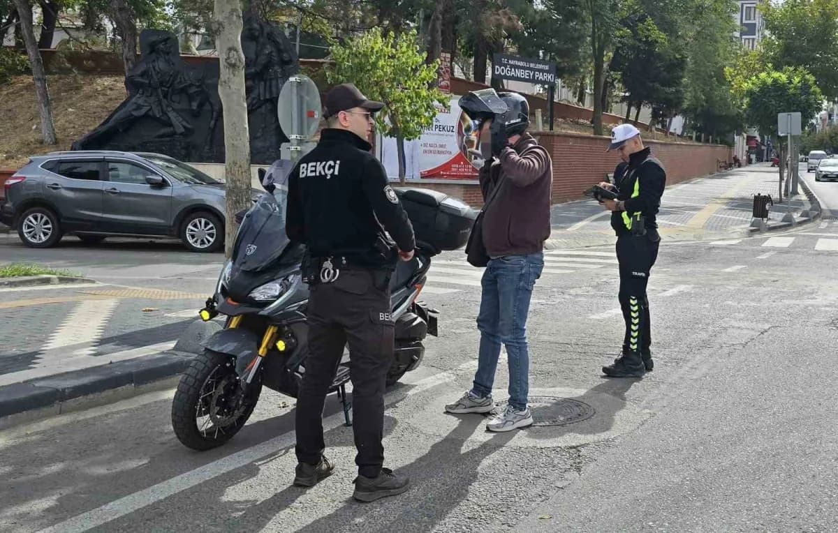 Alpullu Caddesi üzerinde kurulan kontrol noktasında yapılan uygulamada, ruhsat, ehliyet, plaka, muayene, Trafik sigortas