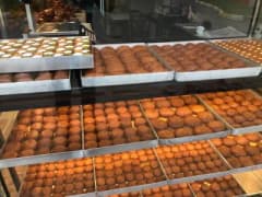 Hayrabolu tatlısı üreticisi Saim Kaya geleneksel tatlıyı tanıtıyor