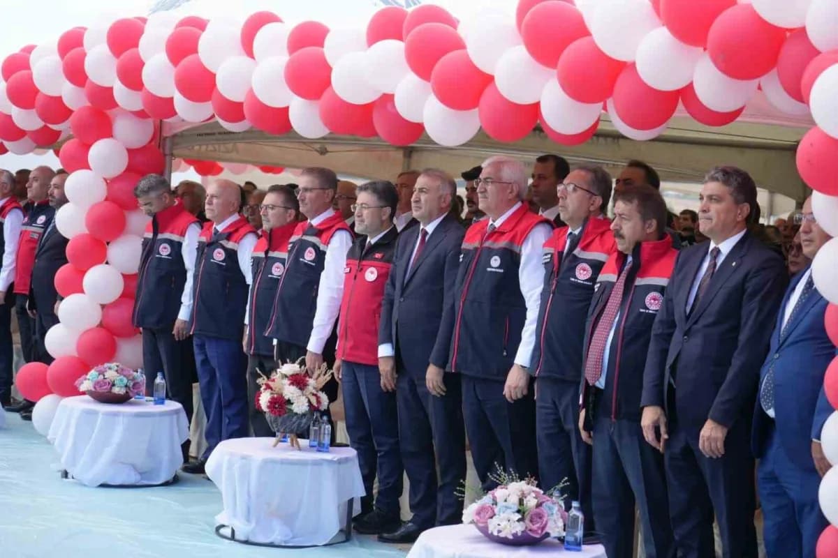 Erzurum’da Aziziye Hayvan Pazarı’nda Türkiye Kırmızı Et Üreticileri Merkez Birliği İktisadi İşletmesi Açılışı ve Kırsald