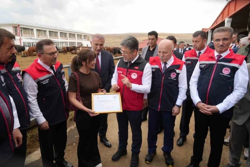 Erzurum’da Aziziye Hayvan Pazarı’nda Türkiye Kırmızı Et Üreticileri Merkez Birliği İktisadi İşletmesi Açılışı ve Kırsald