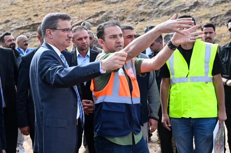 Vali Aydın Baruş, Hınıs-Tekman Relokasyon Yolu (Alternatif Yol) Çatkale istikametinde devam eden Yol yapım çalışmalarını