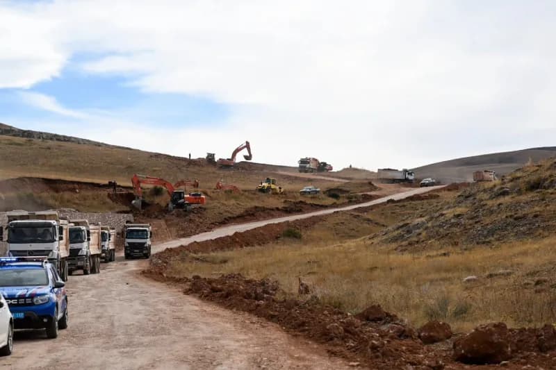 Vali Aydın Baruş, Hınıs-Tekman Relokasyon Yolu (Alternatif Yol) Çatkale istikametinde devam eden Yol yapım çalışmalarını
