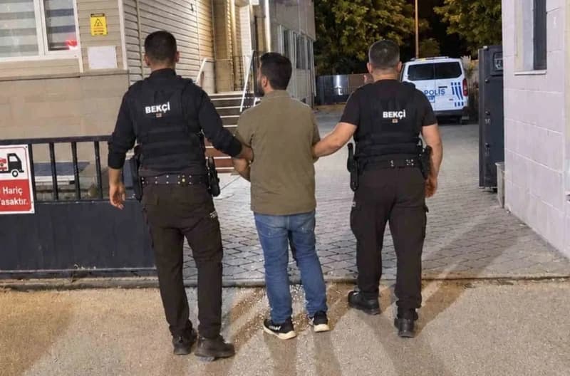 Kırıkkale’de polis ekipleri hırsızlık suçundan aranan hükümlüyü araçta yakaladı