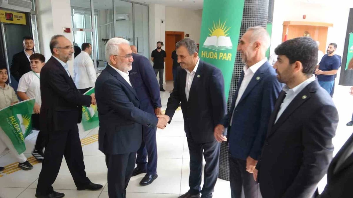 HÜDA PAR Genel Başkanı Zekeriya Yapıcıoğlu, Batman İl Başkanlığı 5. Olağan İl kongresine katıldı