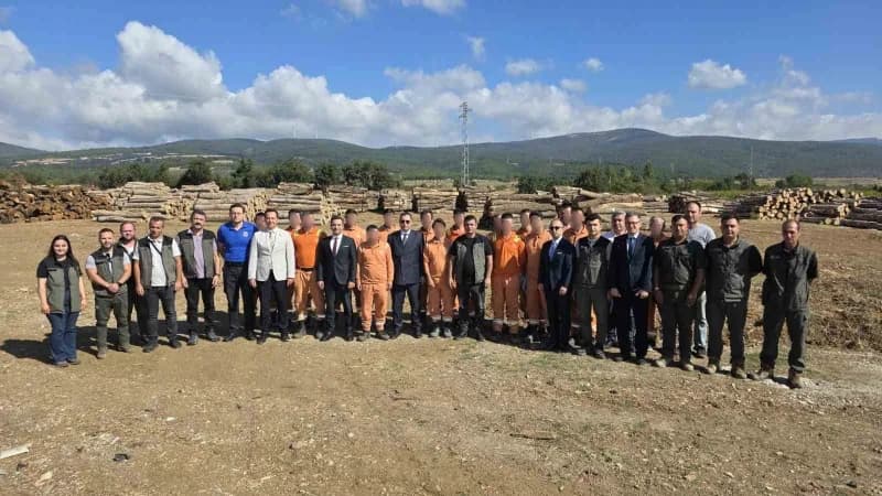 Hükümlüler ormanların yeniden yeşertilmesi için sahada