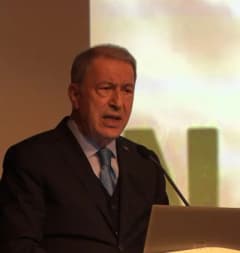 Hulusi Akar Kayseri’de açıklama yaparken