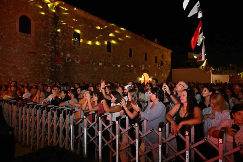 Manisa Büyükşehir Belediyesi’nin Kültür-Sanat etkinlikleri kapsamında düzenlediği Yeni Han Akşamları, Türk müziğinin sev