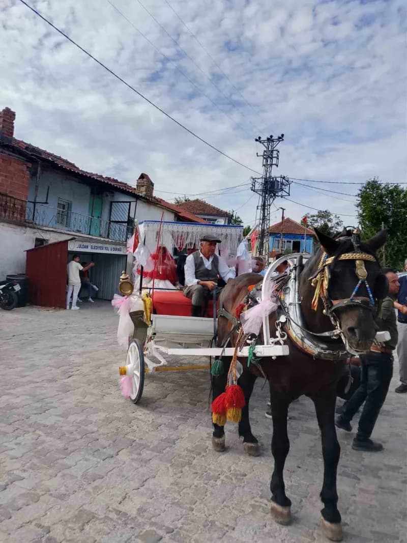 Buldan’ın Kadıköy Mahallesi’nde yaşayan 47 yaşındaki İbrahim Çoban, aradığı aşkı Fas’ta buldu. Fas’ta tanıştığı 41 yaşın
