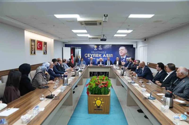 Türkiye Yüzyılı Buluşmaları kapsamında Ümraniye’de bir dizi ziyaret gerçekleştiren İçişleri Bakanı Mustafa Çiftçi, AK Pa