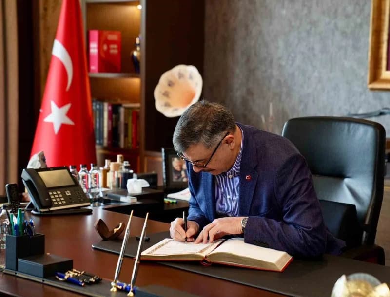 Türkiye Yüzyılı Buluşmaları kapsamında Ümraniye’de bir dizi ziyaret gerçekleştiren İçişleri Bakanı Mustafa Çiftçi, AK Pa