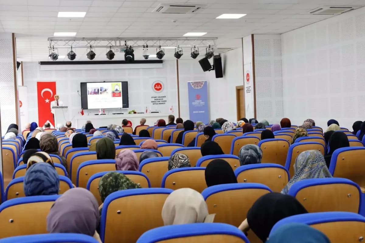 Denizli’de “İdeal Din Görevlisi Nasıl Olmalı?” konferansı düzenlendi