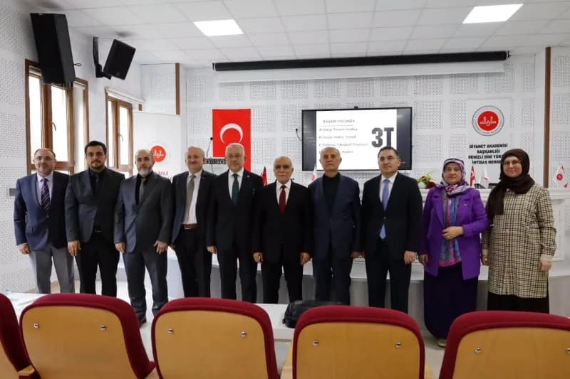 Denizli Dini Yüksek İhtisas Merkezi’nde düzenlenen ideal din görevlisi konferansından bir kare