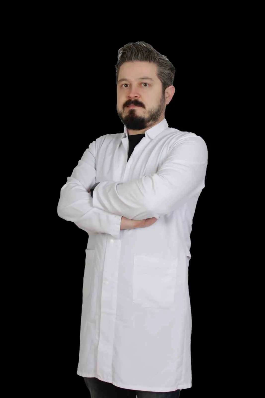 Kadın Hastalıkları ve Doğum Uzmanı Doç. Dr. Neşet Gümüşburun açıklama yapıyor