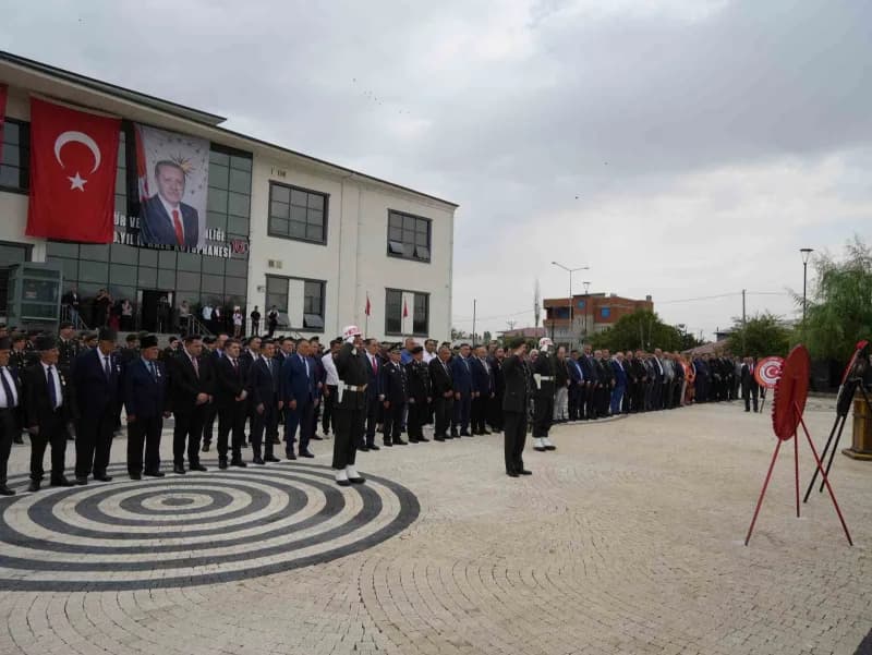 Törende konuşan Türkiye Harp Malulü Gaziler Şehit Dul ve Yetimleri Derneği Iğdır Şubesi Başkanı Gazi Orhan Severli, gazi