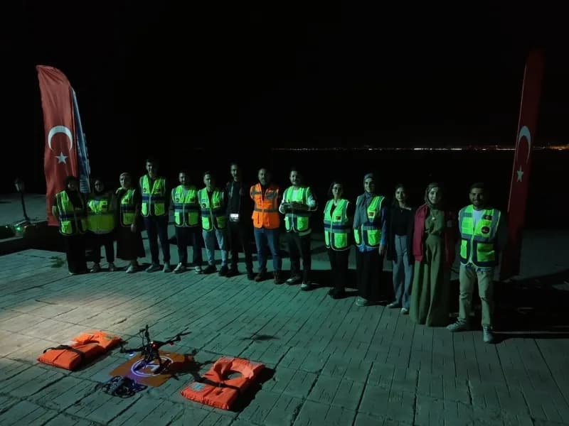 Afet ve acil durumlarda insansız hava araçlarının etkin kullanımına yönelik çalışmalarını sürdüren İHAKUT Van ekibi, Van