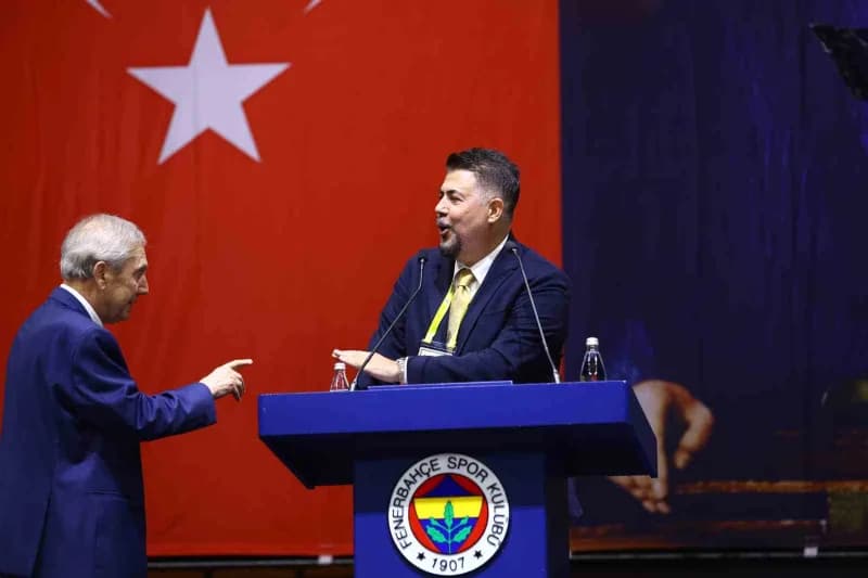 Toplantıda Fenerbahçe Başkanı Aziz Yıldırım’ın, Sadettin Saran yönetimine eleştiride bulunması sonrası önceki dönem Yöne